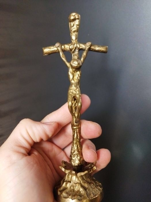 Mosiężny krzyż papieski plus dwa lichtarze