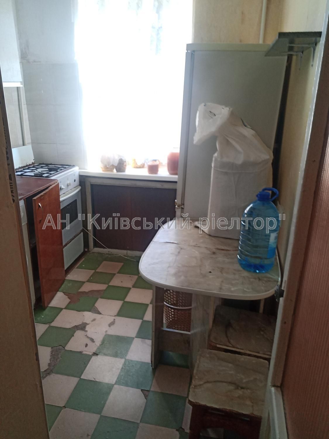 Продам недорого 1 к. квартиру біля Дарницької площі!