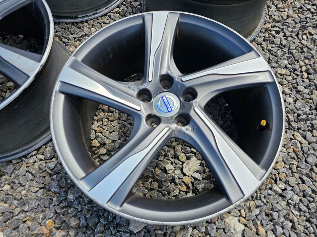 Felgi 18" 8Jx18H2/5x108 Volvo V70 S80 V60 S60 V40 Rdesign