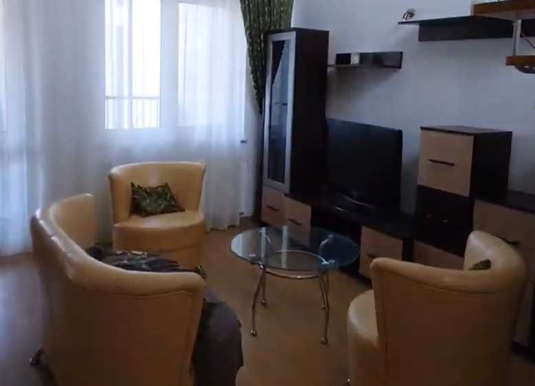 Zestaw wypoczynkowy (sofa + 2 fotele, stolik)