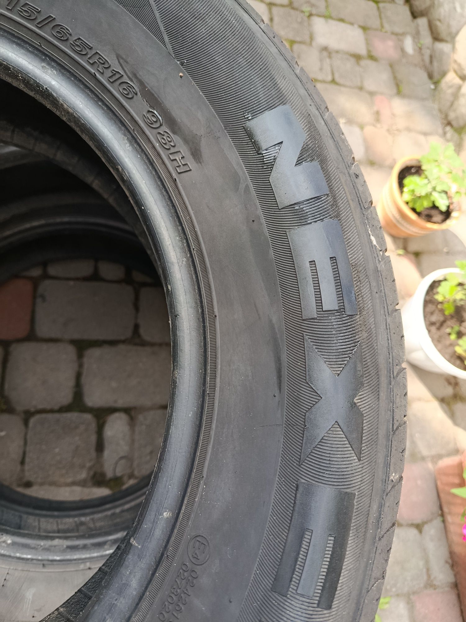 Резину 215/65  R16