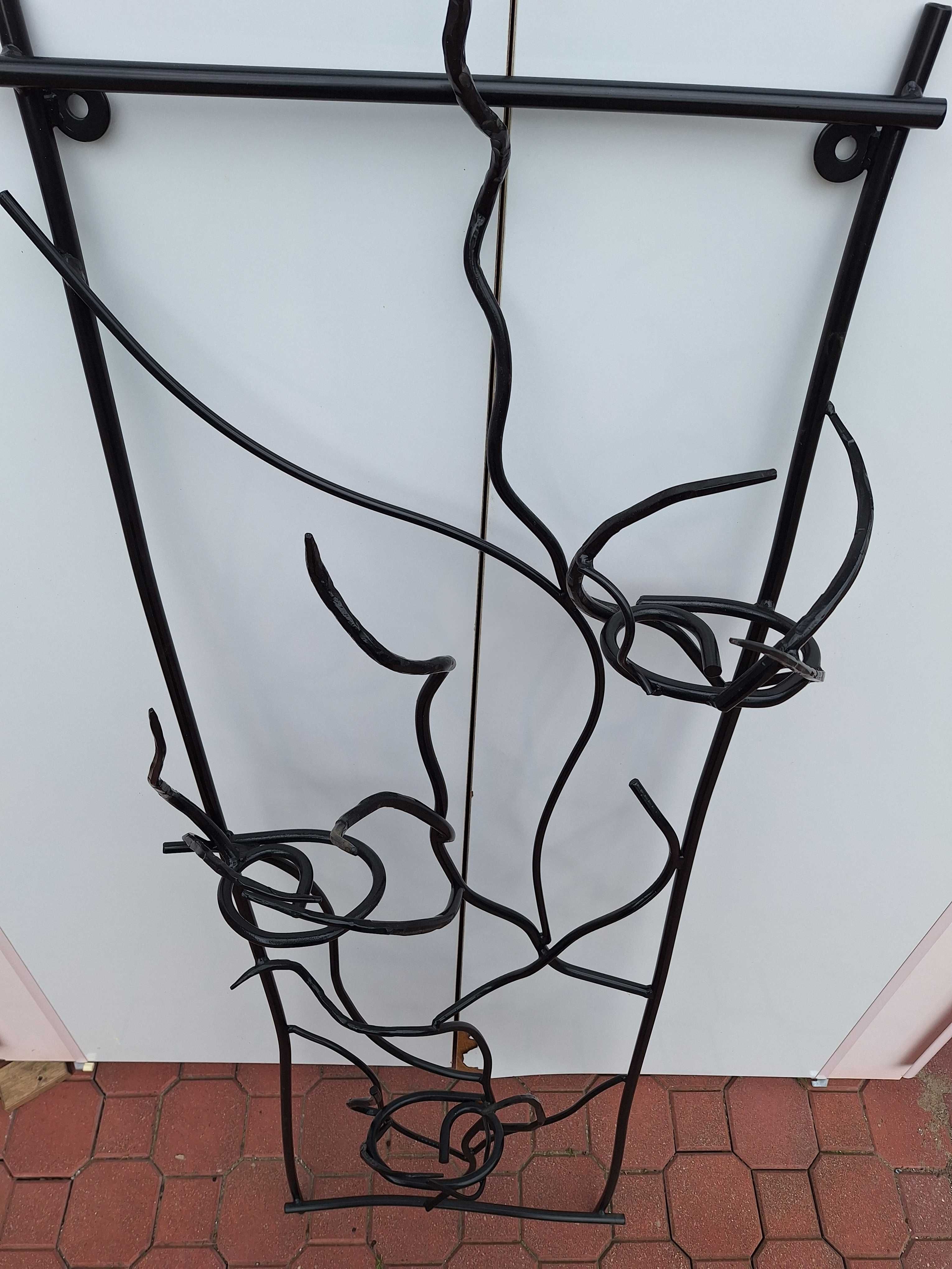 Ręcznie kuta pergola z podstawkami na doniczki – stal, czarny półmat
