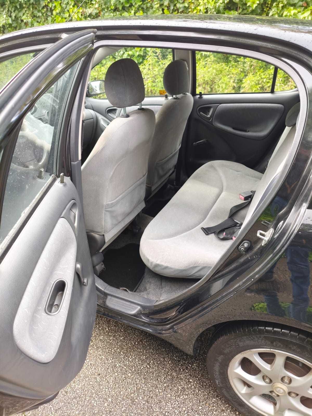 Toyota Yaris 1.0 a Gasolina (2001) – Fiável, Económico
