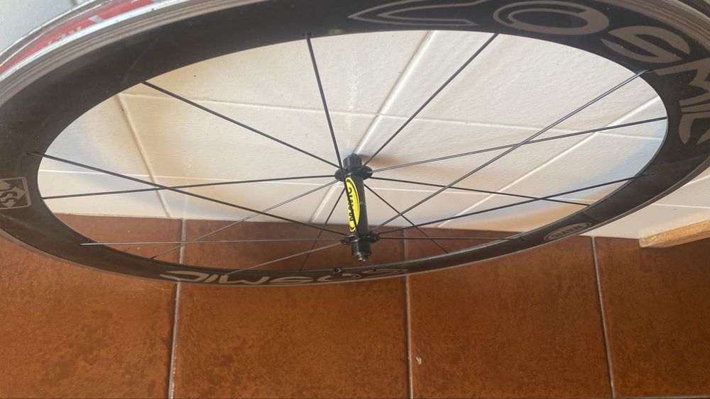 Roda dianteira Mavic Cosmic — excelente estado