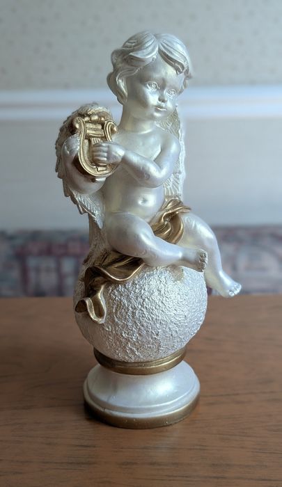 Статуетка (садова фігура) Ангел з арфою біло-золотий