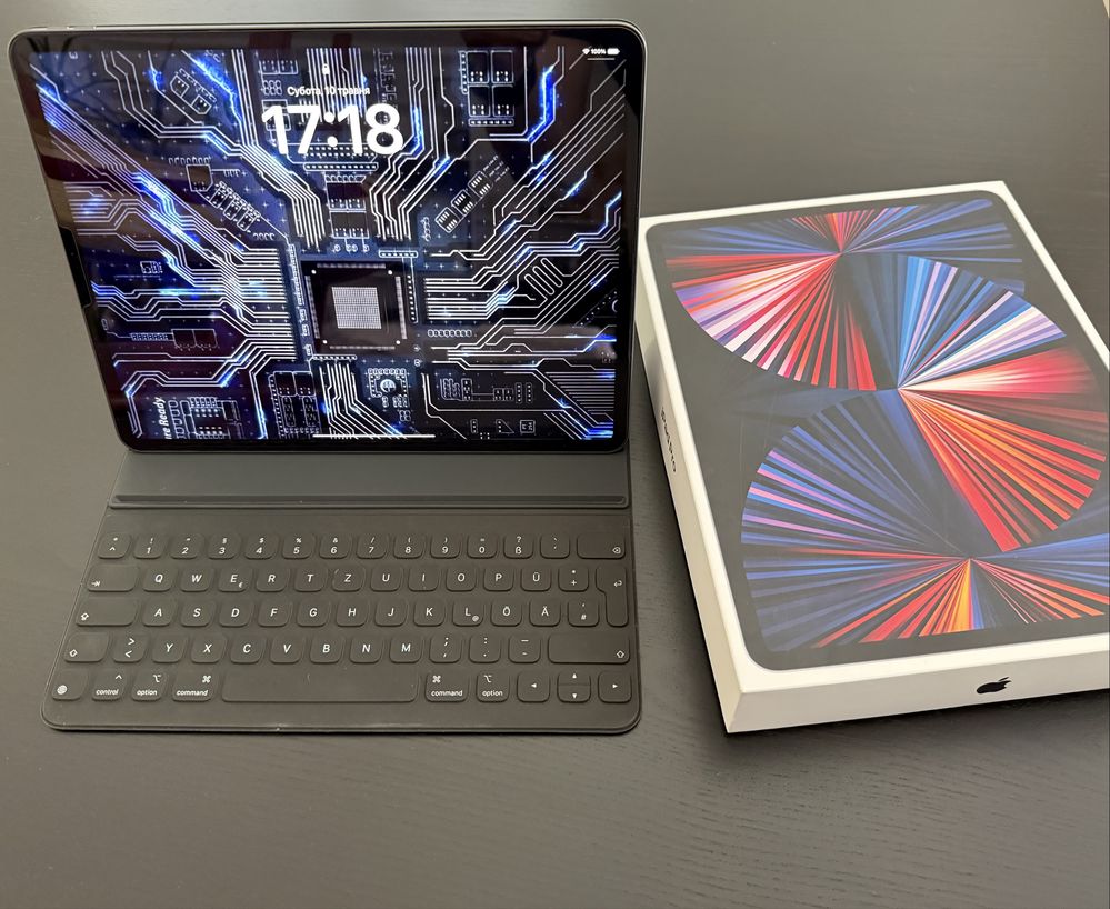Apple iPad Pro 12.9" (5th Gen) M1 Space Gray + Smart Keyboard Folio