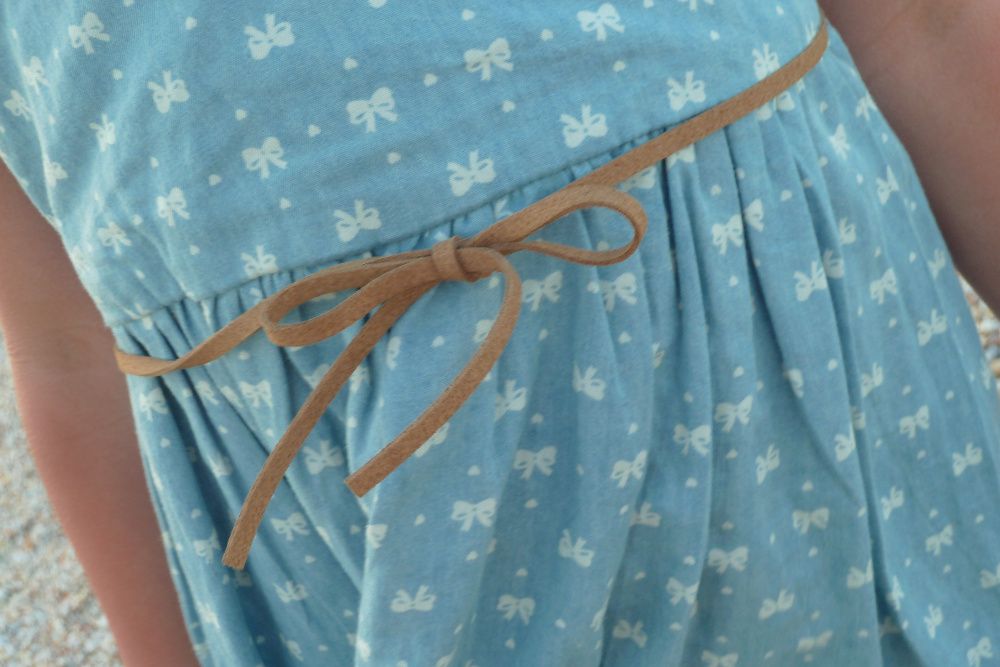 Платье нарядное летнее с гипюровой спинкой 7 лет