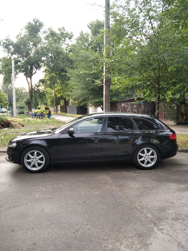 Ауді А4 b8 2.0 TDI,мех.2011