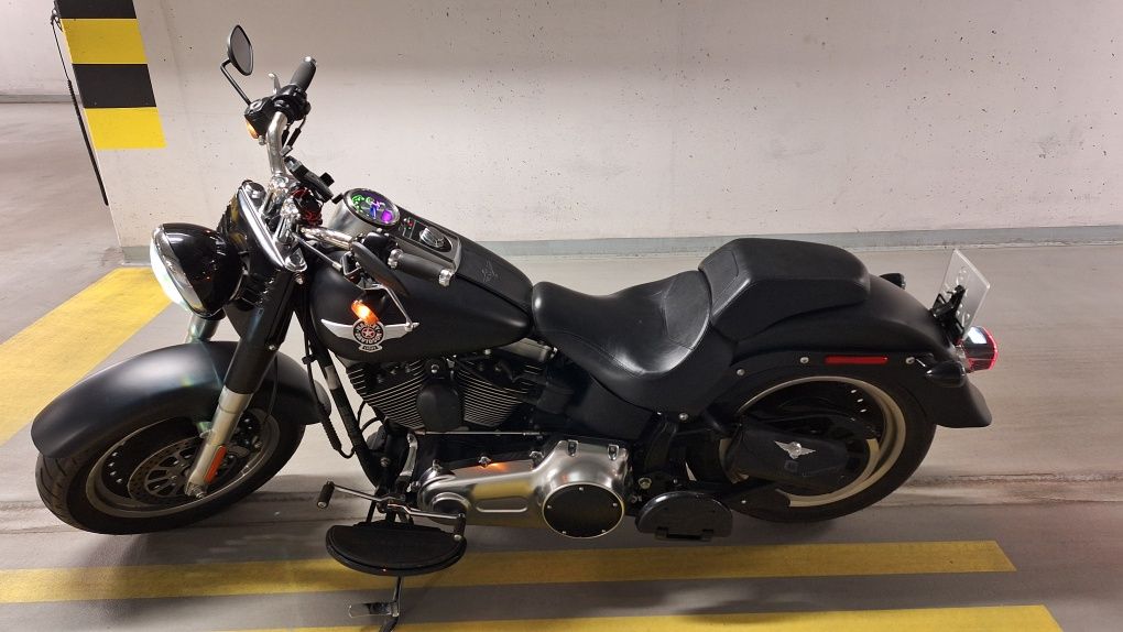 Harley-Davidson Fat Boy Lo (FLSTFB), dużo dodatków HD