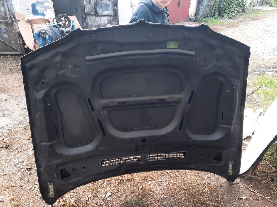 Продам два капота BMW E65