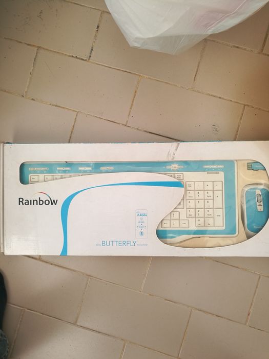 Teclado rainbow novo na caixa