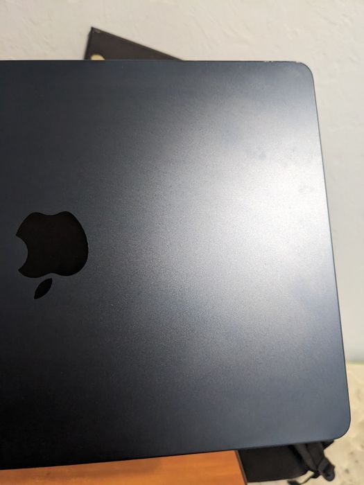 Продам MacBook Air M2 8/256 Midnight 2022
