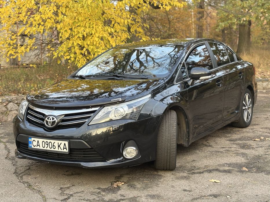 Toyota Avensis 2012 рік