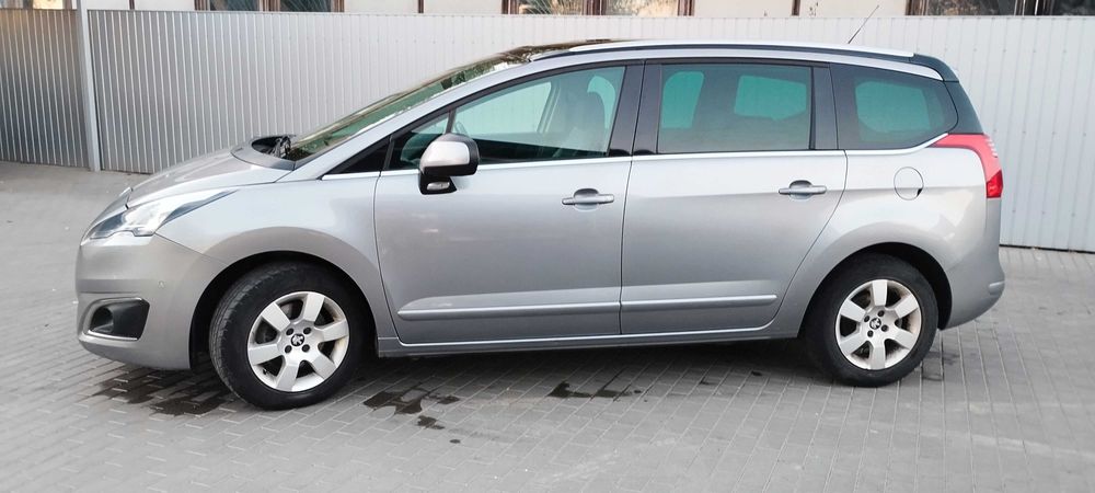 PEUGEOT 5008 Allure