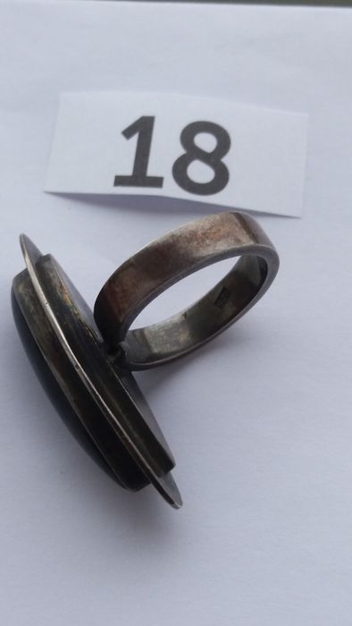 k L032(18),srebrny pierścionek z kamieniem labradoryt? starocie