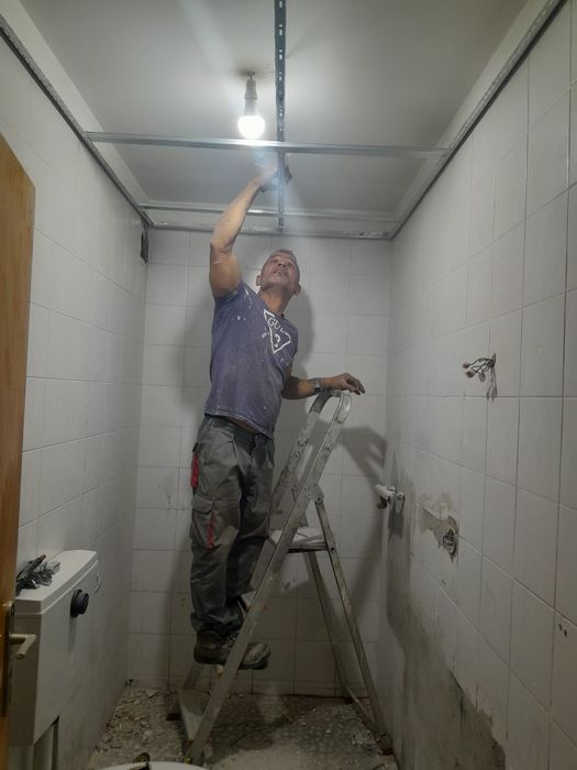 Tudo o tipo de trabalhos de trolha e pintura  etc.