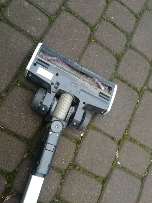 Odkurzacz dirt devil 32v bateria trzyma na czesci do naprawy