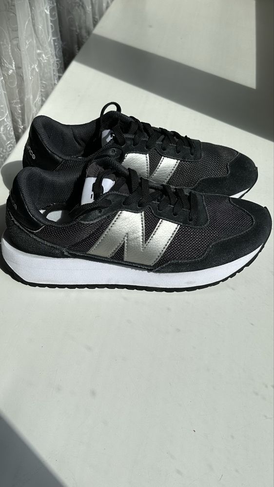 Кросівки New Balance 237 (розмір 40)