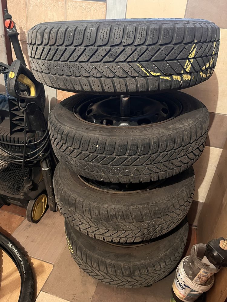 Opony zimowe Dębica na felgach R14 155/70