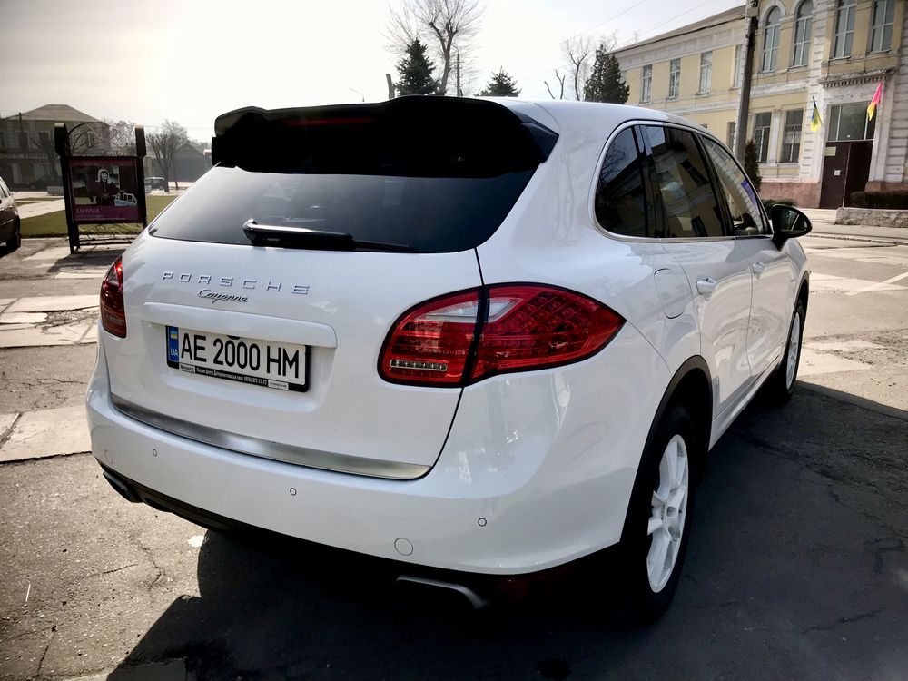 Продам Porsche Cayenne 2012 г.в 3л.Дизель Официал 182 тыс.пр.