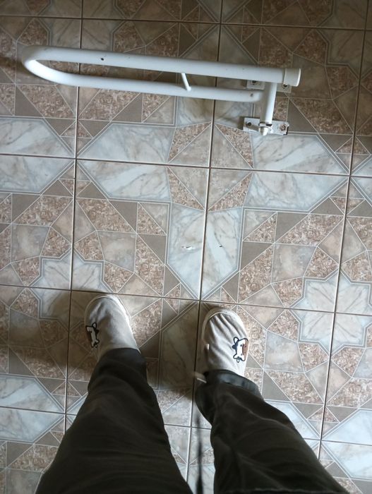 Poręcz ścienna uchylna dla niepełnosprawnych