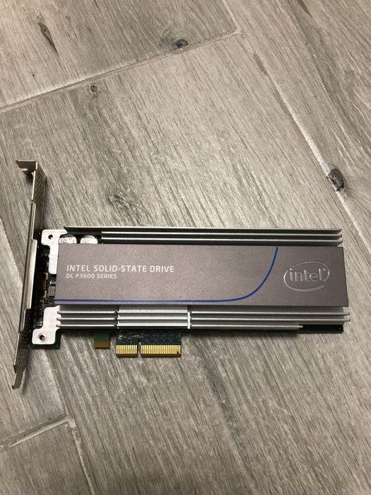 SSD Intel P3600.