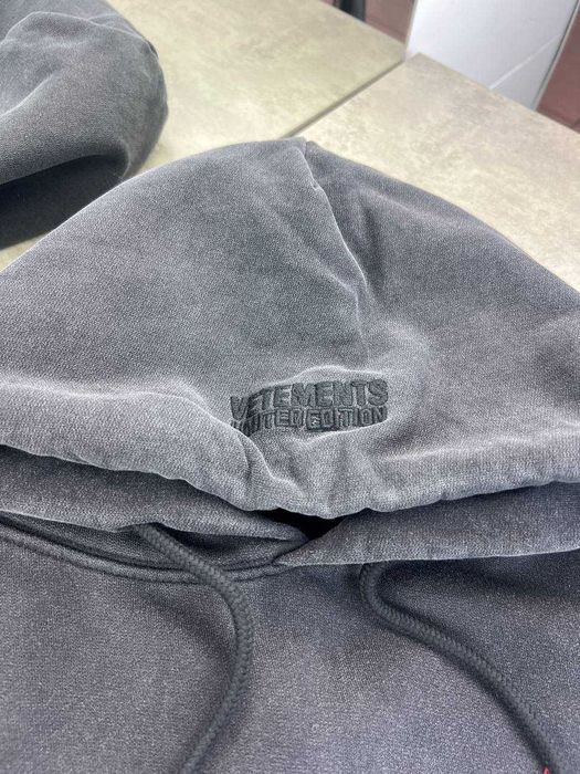 Черная кофта Vetements свитшот Ветмо худи с принтом оверсайз sg279