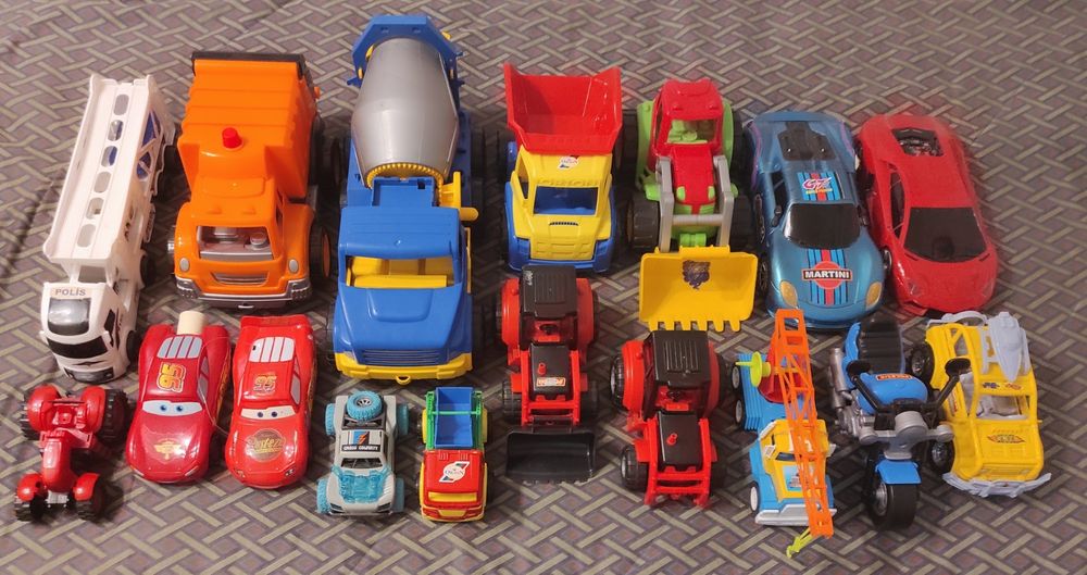 Машинки, машини, іграшки дитячі. Трактор, бетономішалка, сміттєвоз.