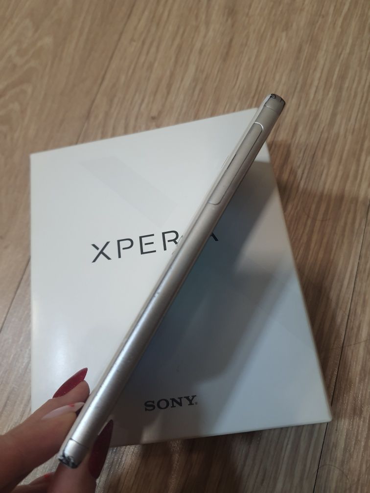 Телефон Sony Xperia