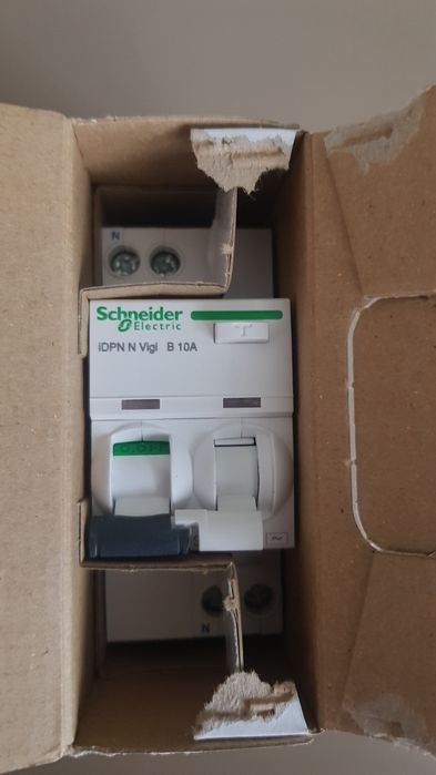 Schneider Wyłącznik różnicowopradowy B10A