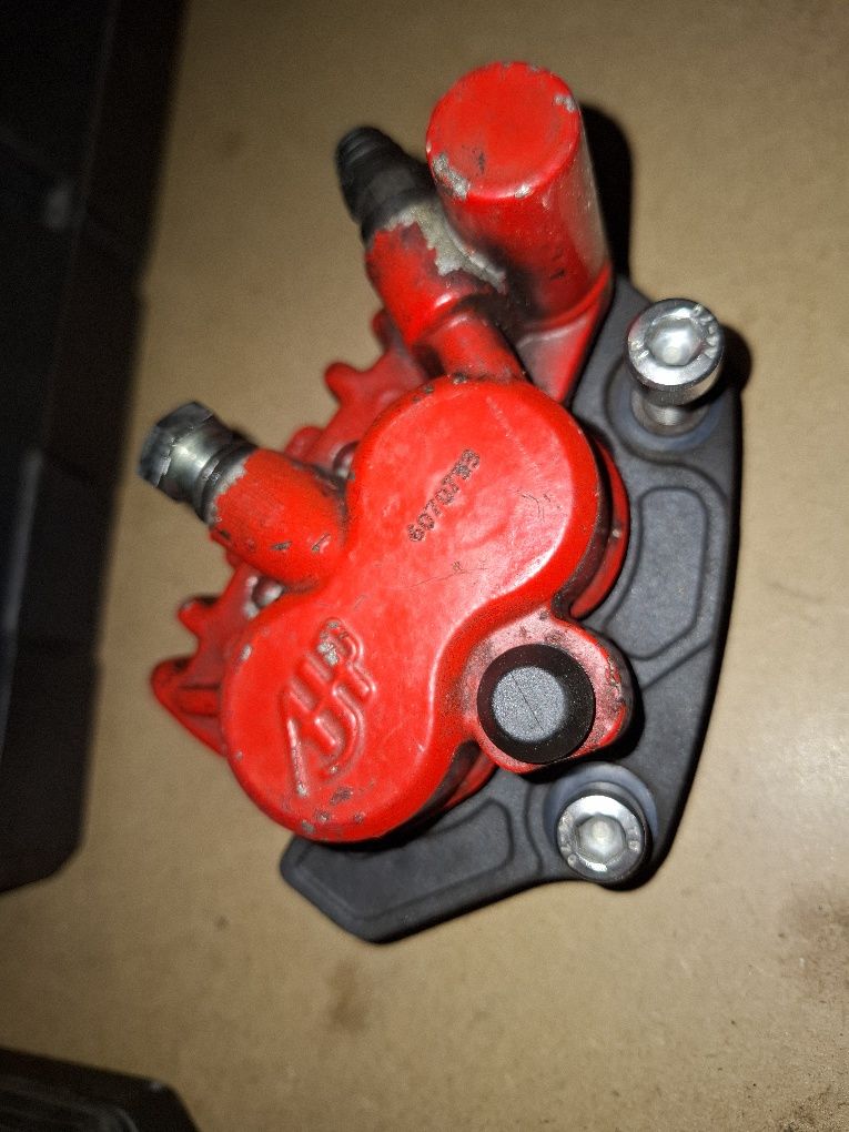 zacisk hamulcowy rieju rs2 matrix