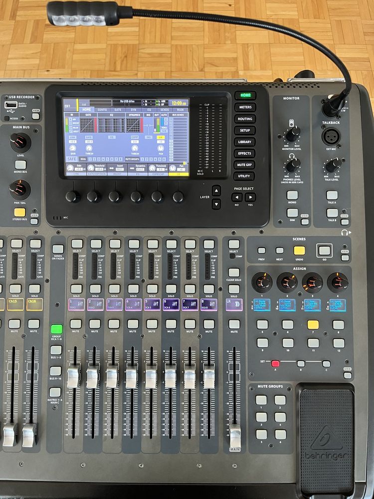 Behringer X32 + case