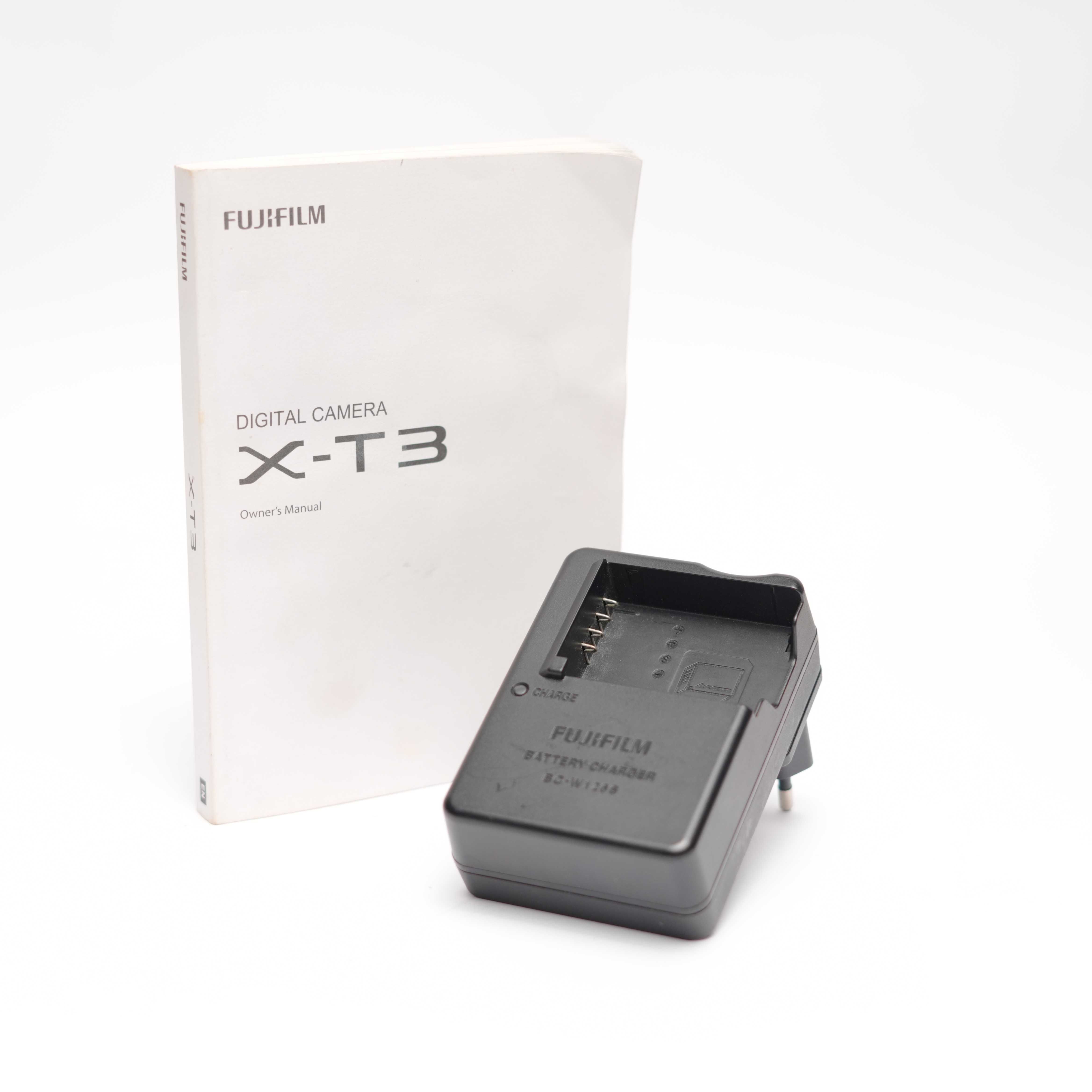 Fujifilm XT3 + FUJINON 18-55mm f/2.8 + Cage Smallrig
