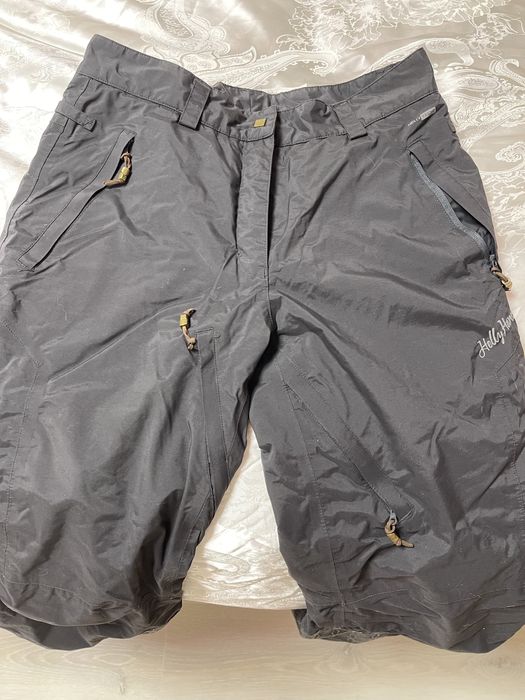 Горнолыжные штаны из коллекции Helly Hansen. Модель выполнена из водон