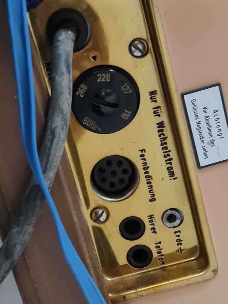 Magnetofon szpulowy RFT diktina, antyk.