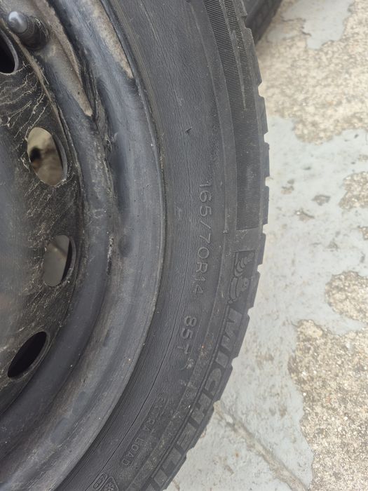 4 rodas de ferro com peneus