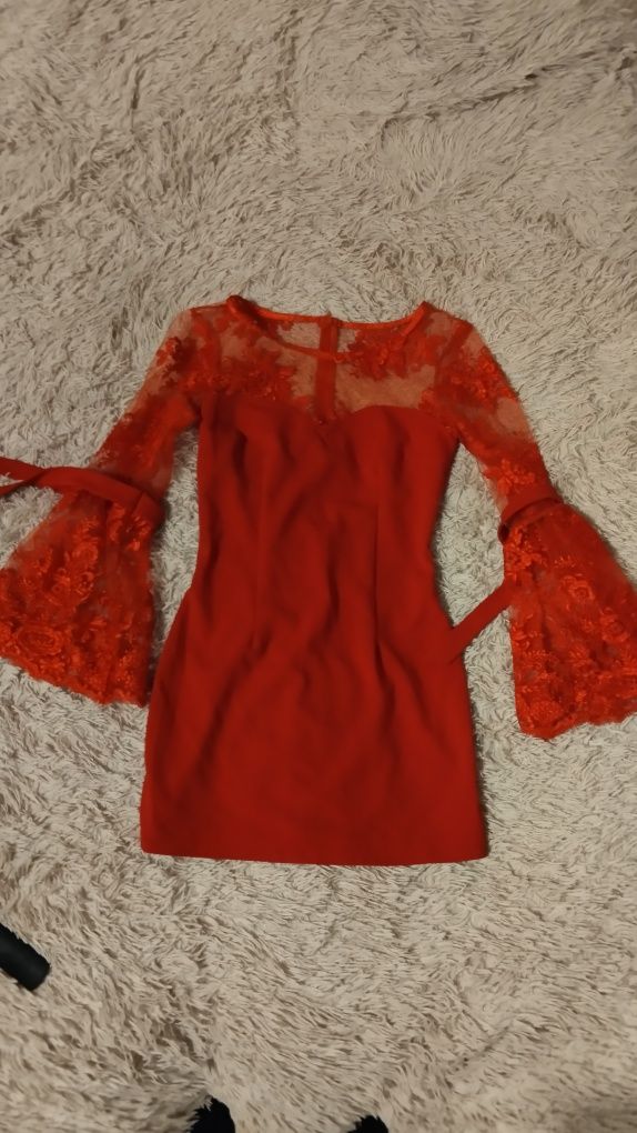 Женское красное кружевное платье