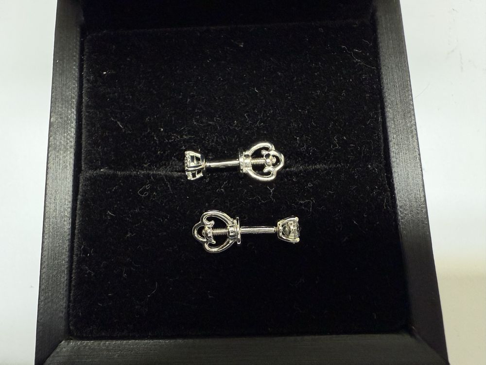 Сережки Tiffany пусеты 750 проба 1.57 грамм, бриллианты 0.48 ct F/VS