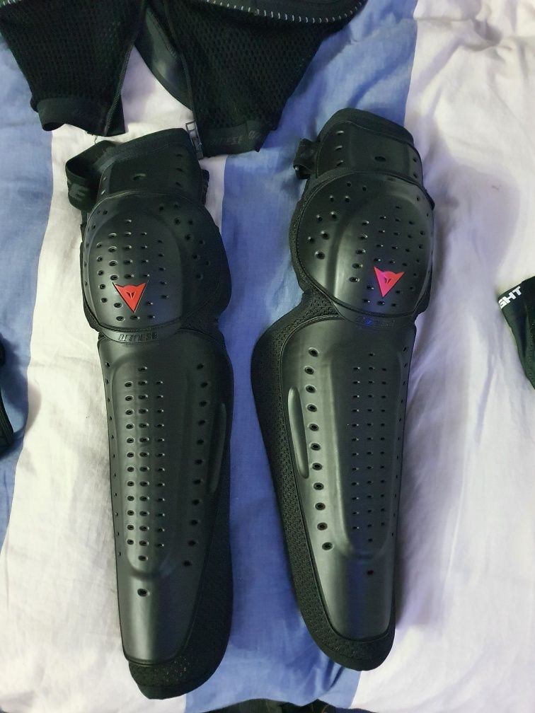 Vendo proteções de mota dainese