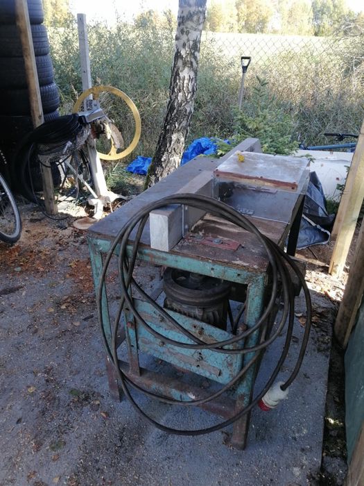 Frezarka z kompletem frez