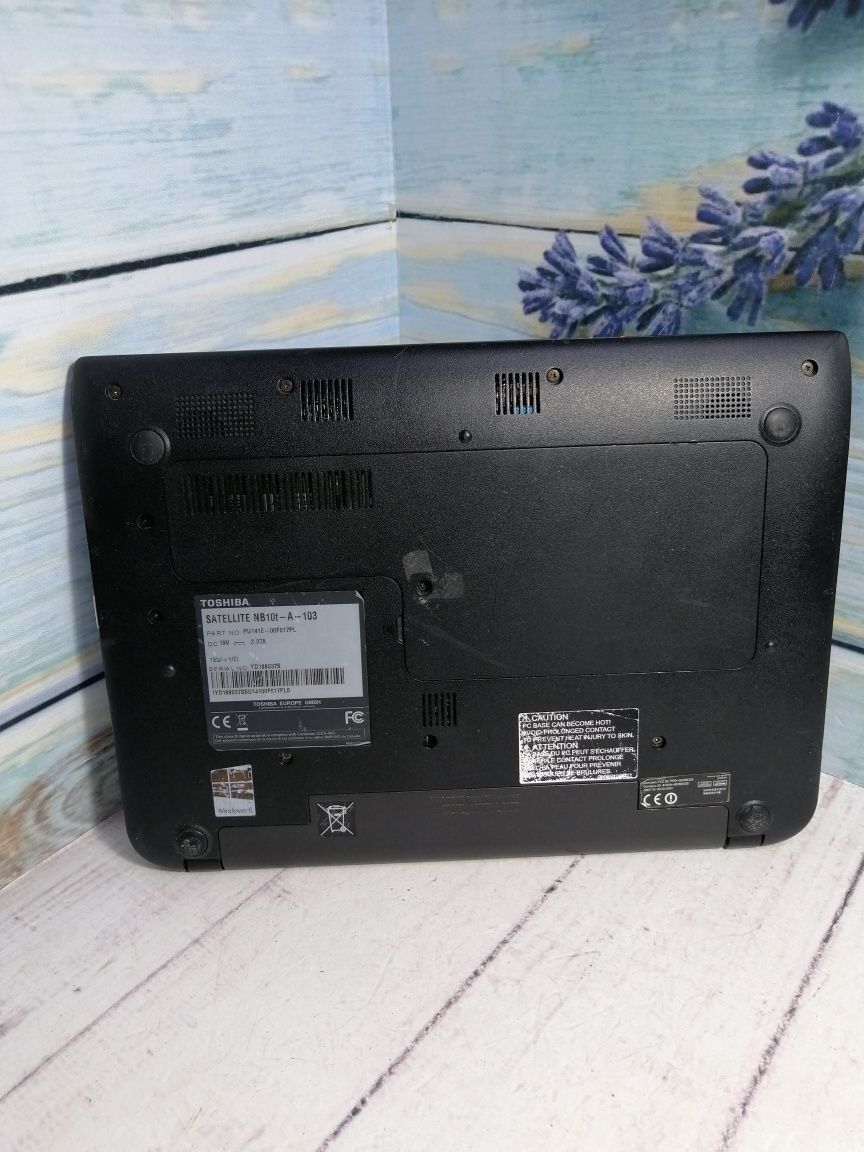 Нетбук Toshiba nb-10t-a-103