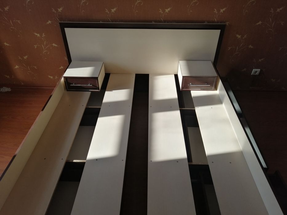 Продам двуспальную кровать