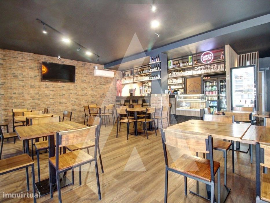 Restaurante/ Bar no centro de Oliveira do Bairro