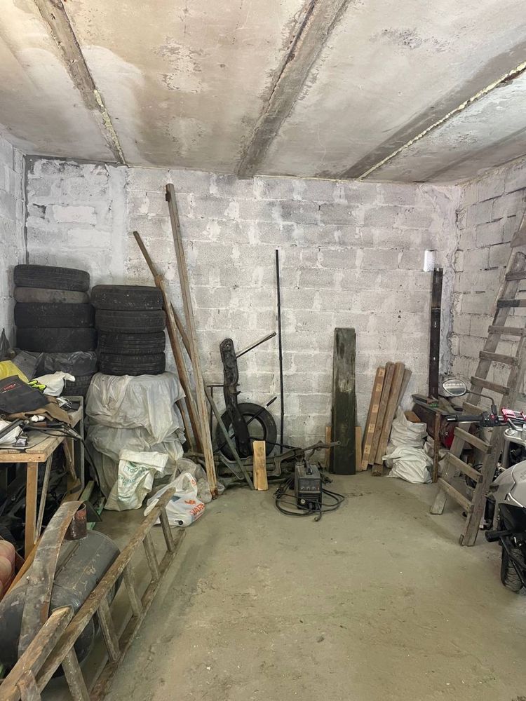 Продам гараж Тополь 1 район 18 дома