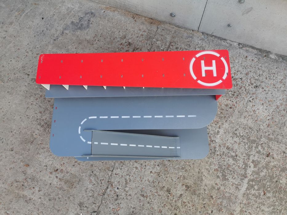 Дитячий гараж з підсвіткою