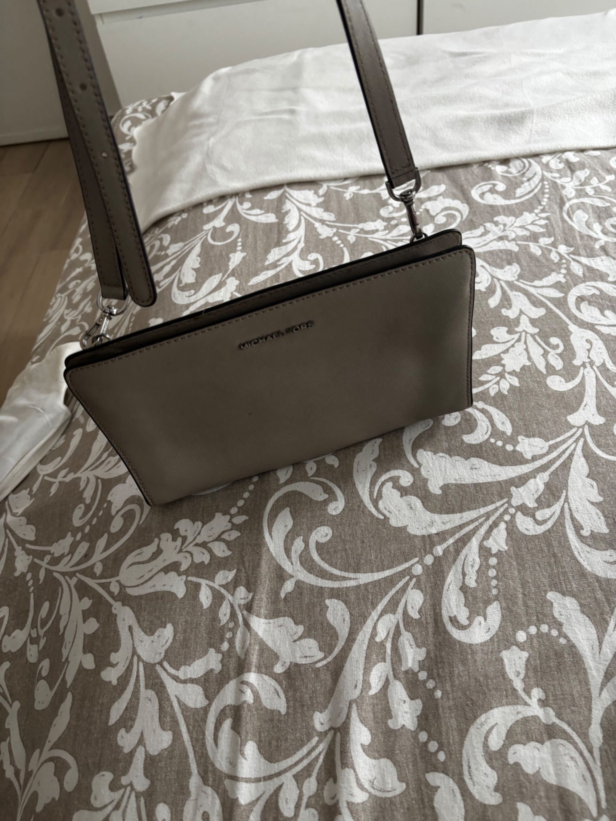 Mala tiracolo Michael kors cinza/bege