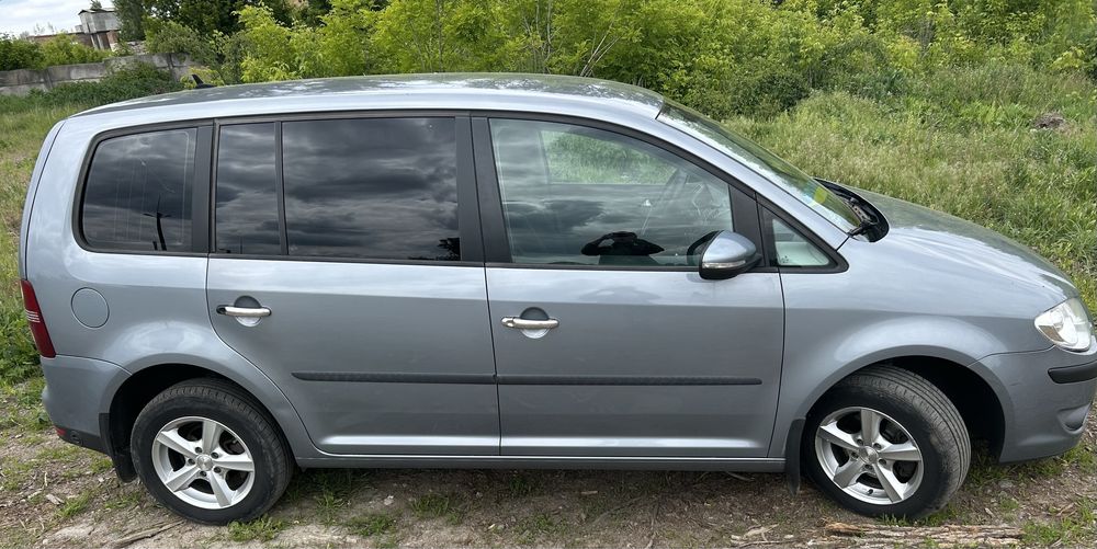 Автомобіль Volkswagen Touran 1.6 MPI