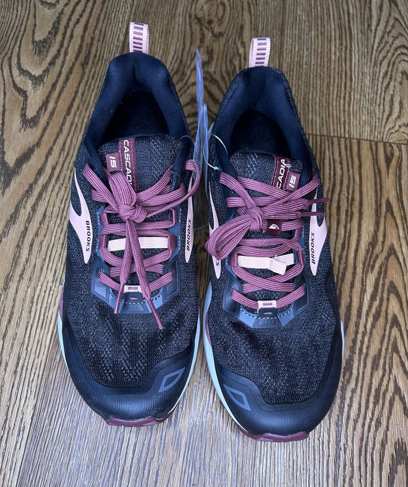 Кросівки brooks жіночі