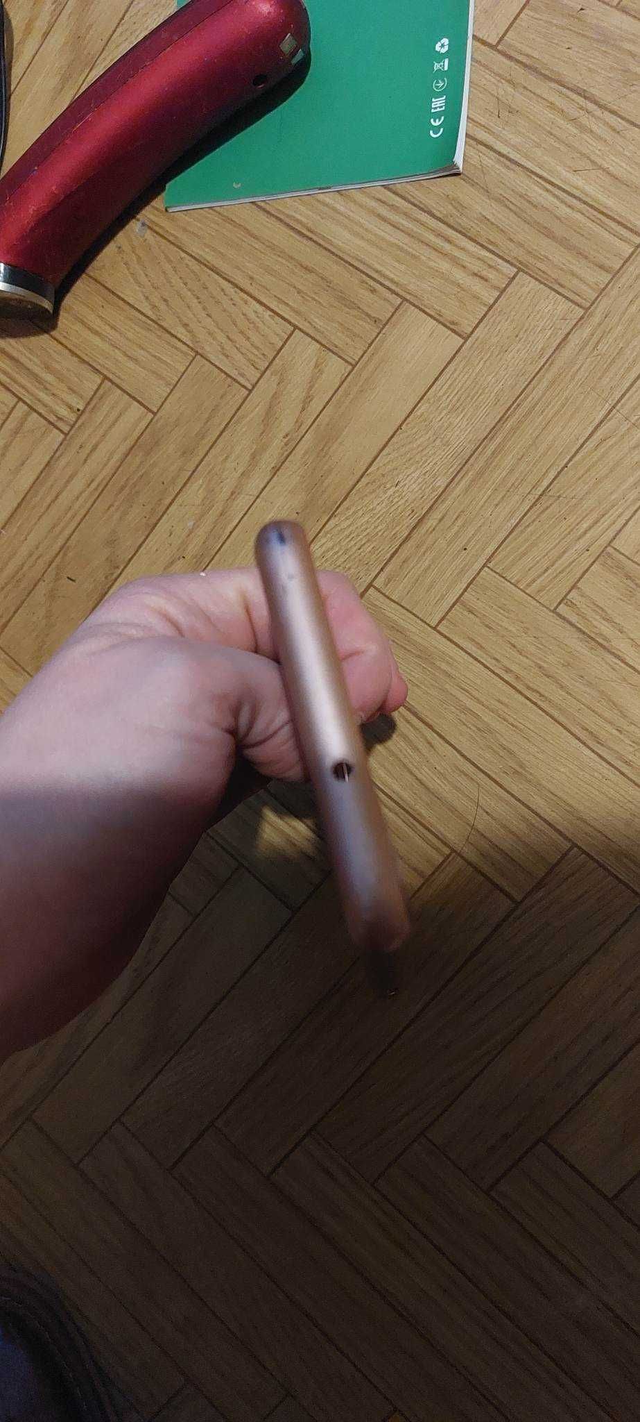 plastikowe etui do telefonu