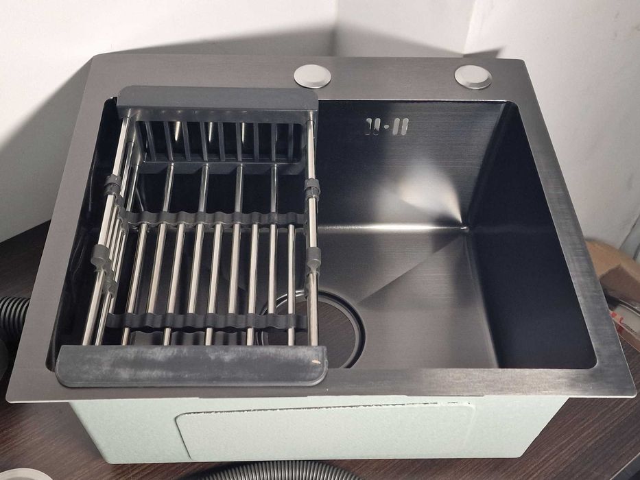 Zlew kuchenny ze stali nierdzewnej, nowy, z dozownikiem na mydło